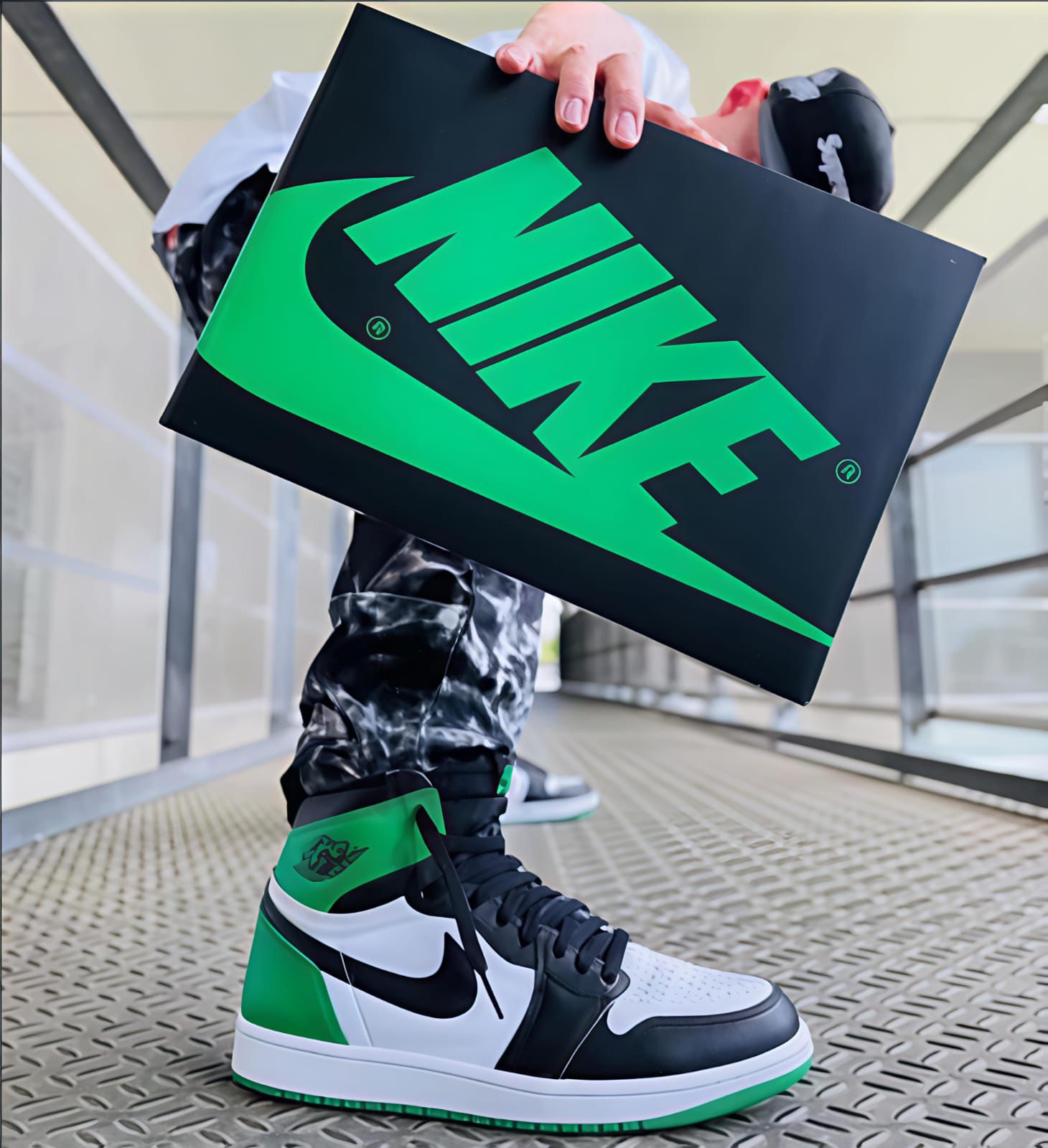 NIKE AIR JORDAN 1 RETRO HIGH LUCKY GREEN