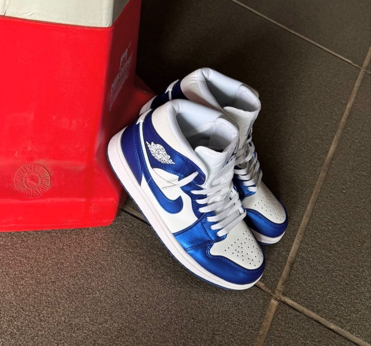 AIR JORDANS RETRO 1 MID KENTUCKY ROYAL BLUE