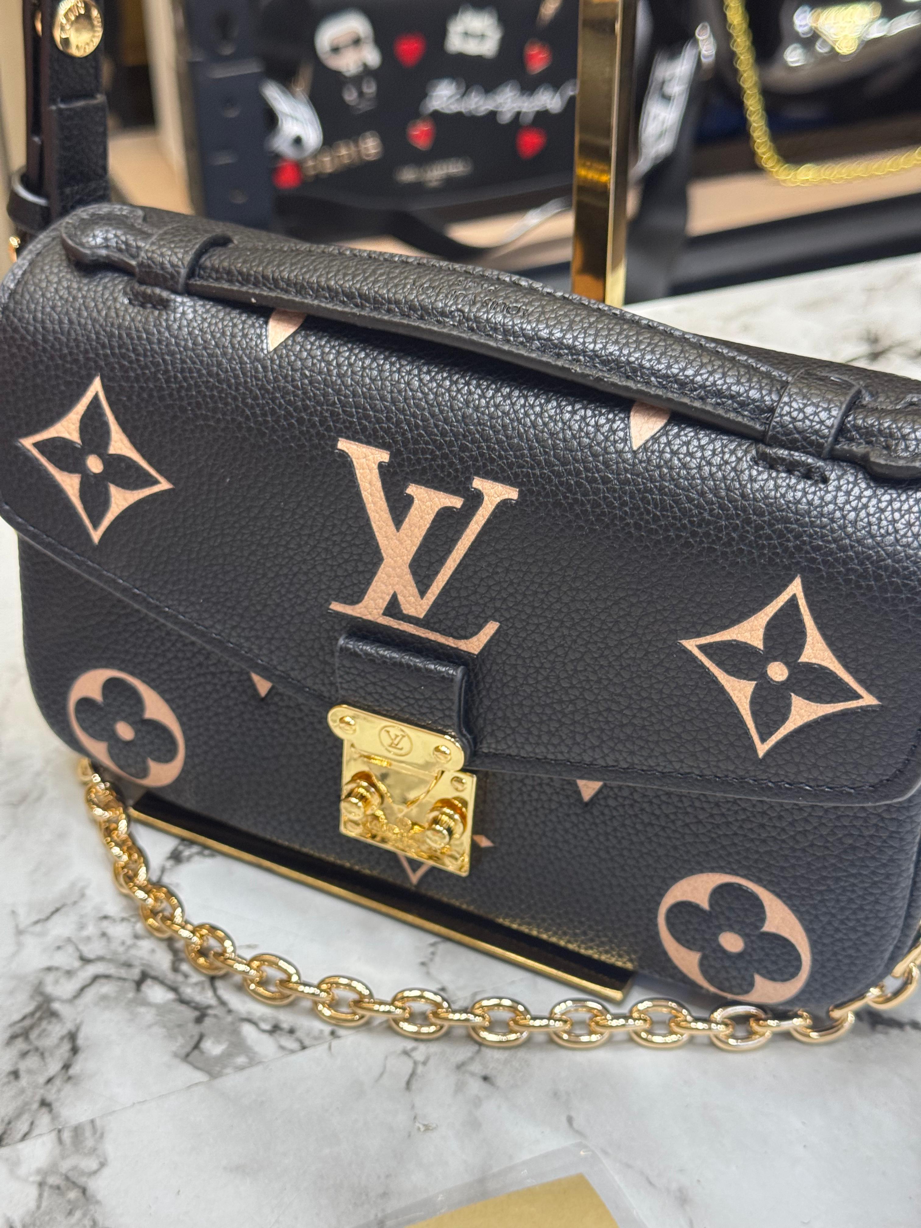 LOUIS VUITTON POCHETTE METIS REVERSE MONOGRAM