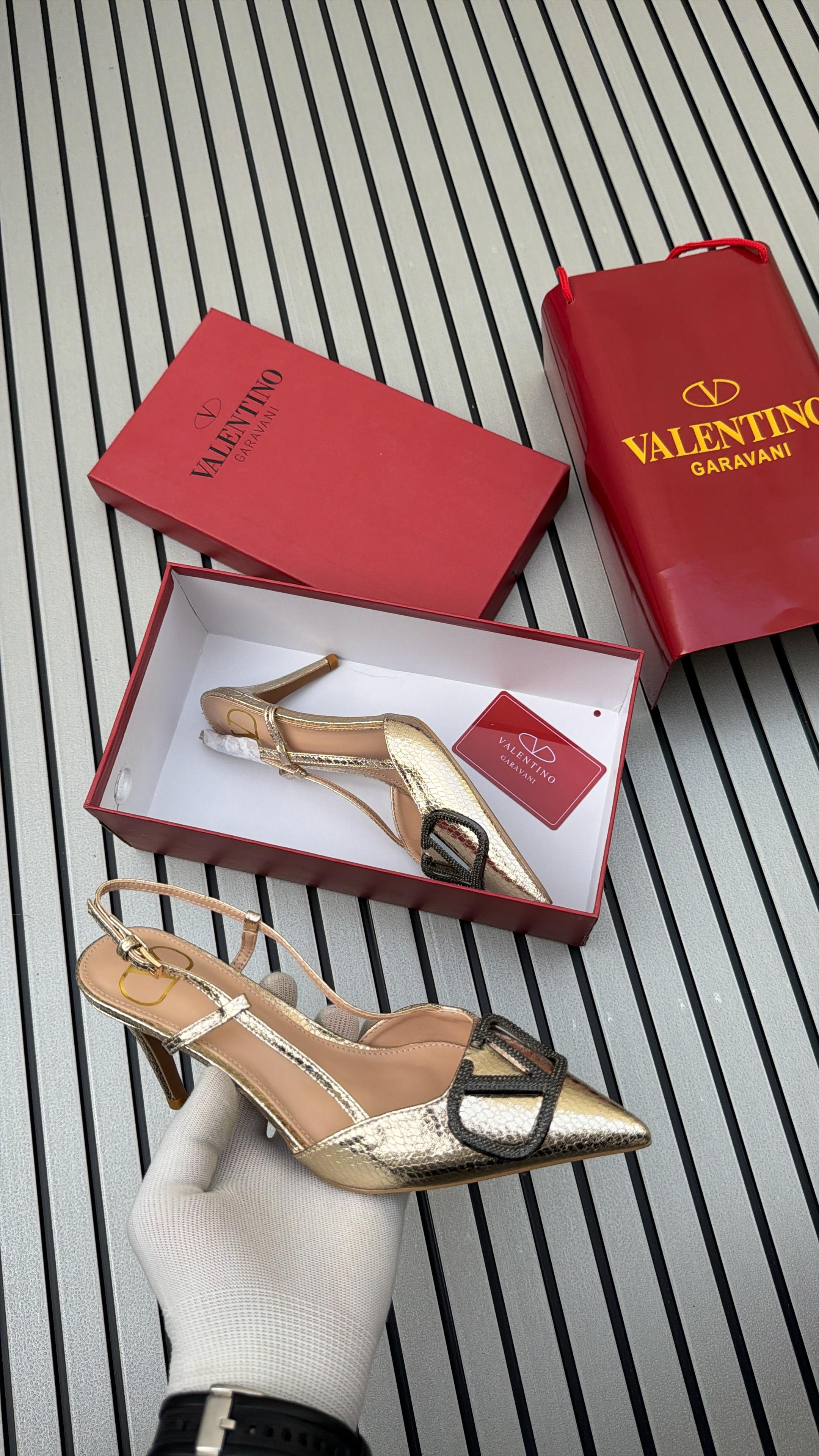 Valentino Garavani VLogo Signature slingback pumps