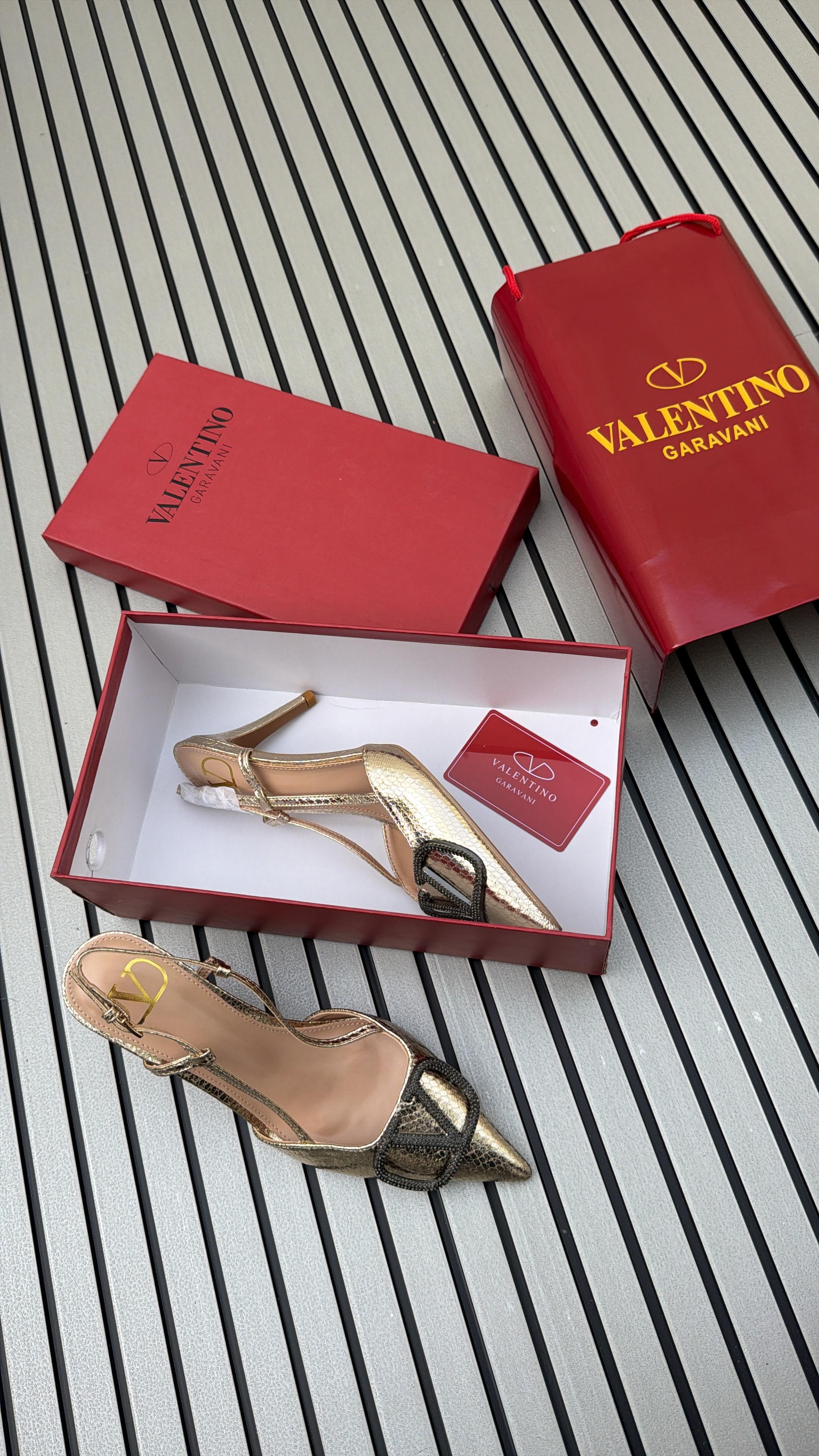 Valentino Garavani VLogo Signature slingback pumps
