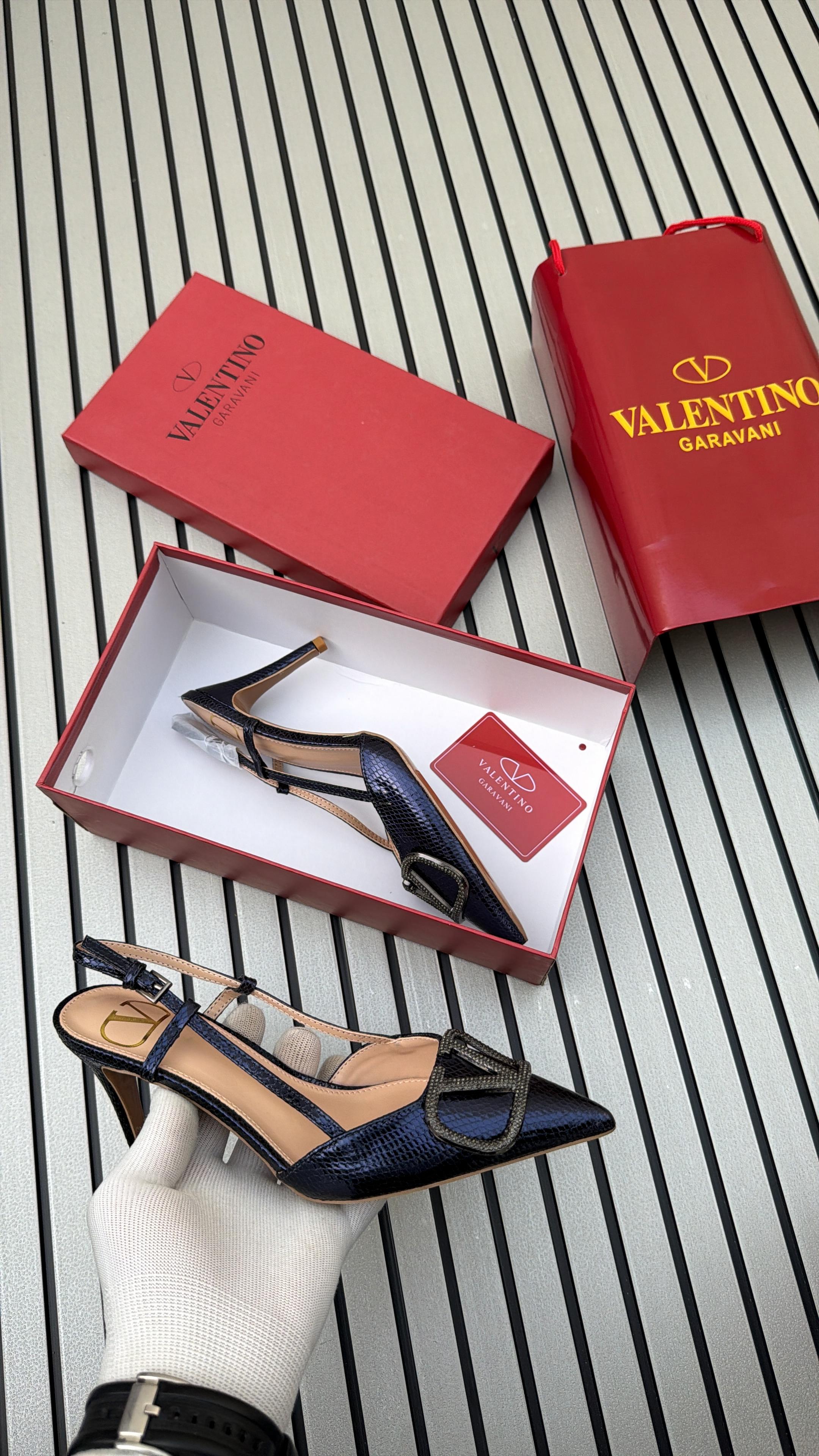 Valentino Garavani VLogo Signature slingback pumps
