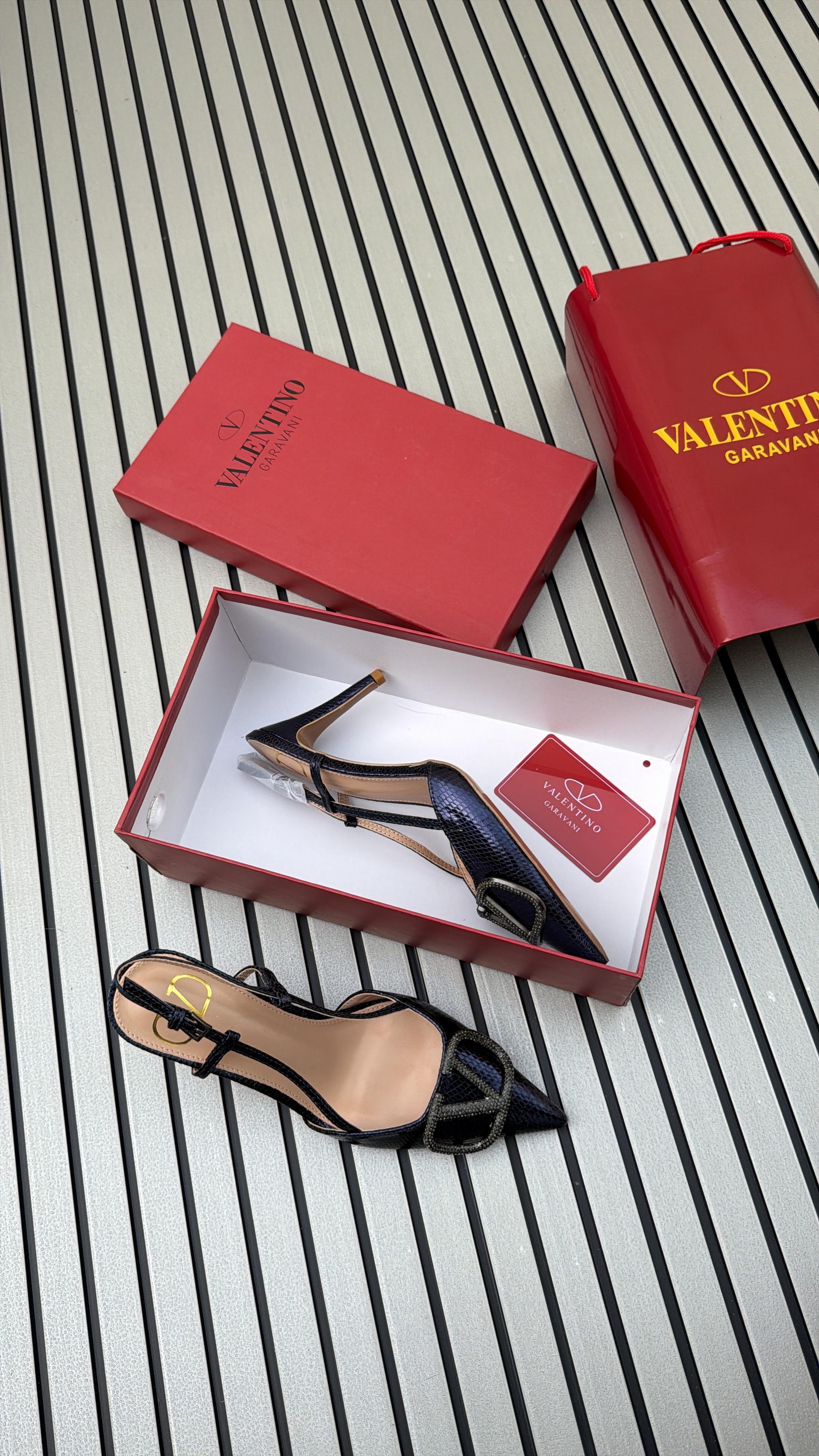 Valentino Garavani VLogo Signature slingback pumps