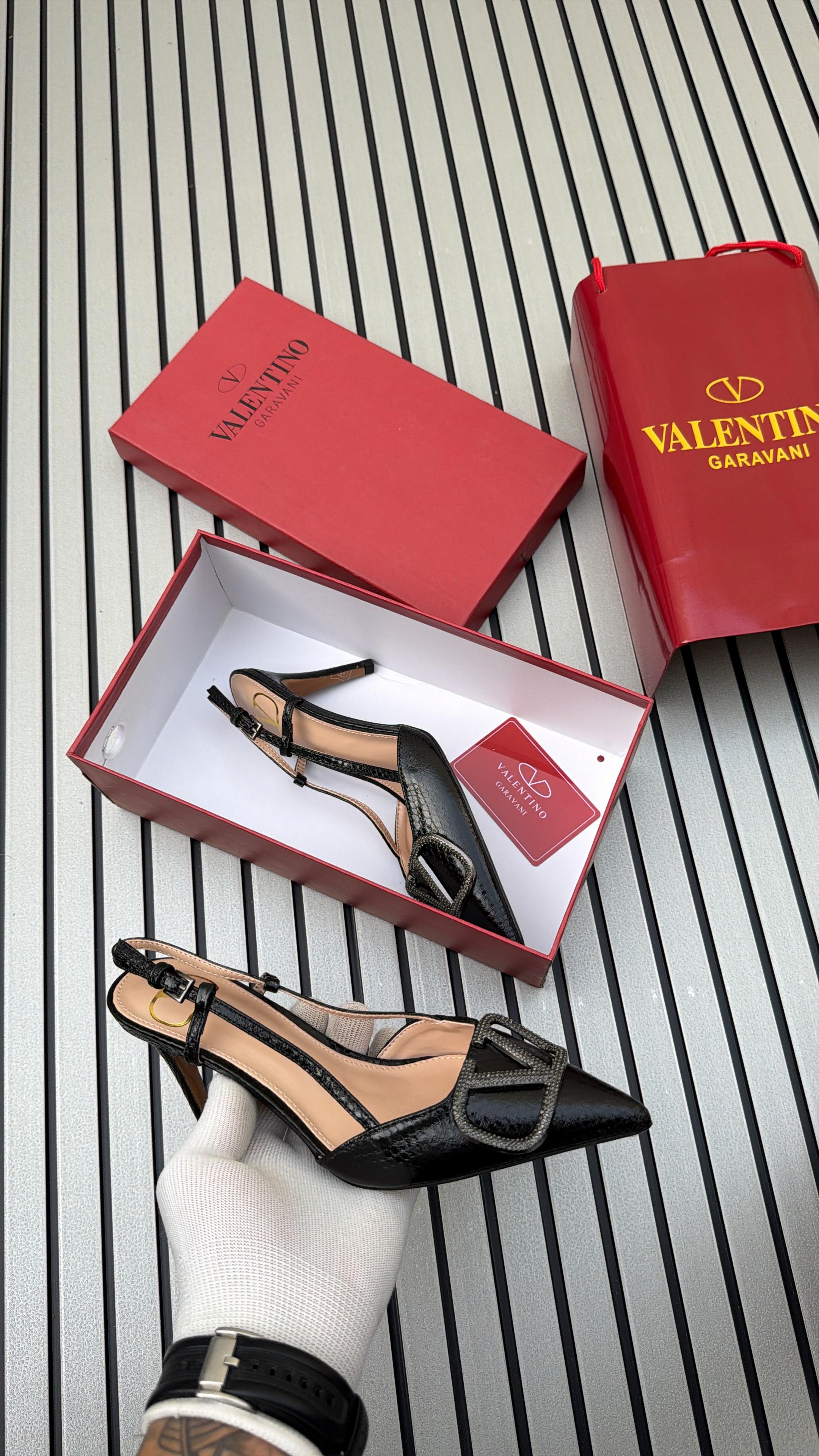 Valentino Garavani VLogo Signature slingback pumps