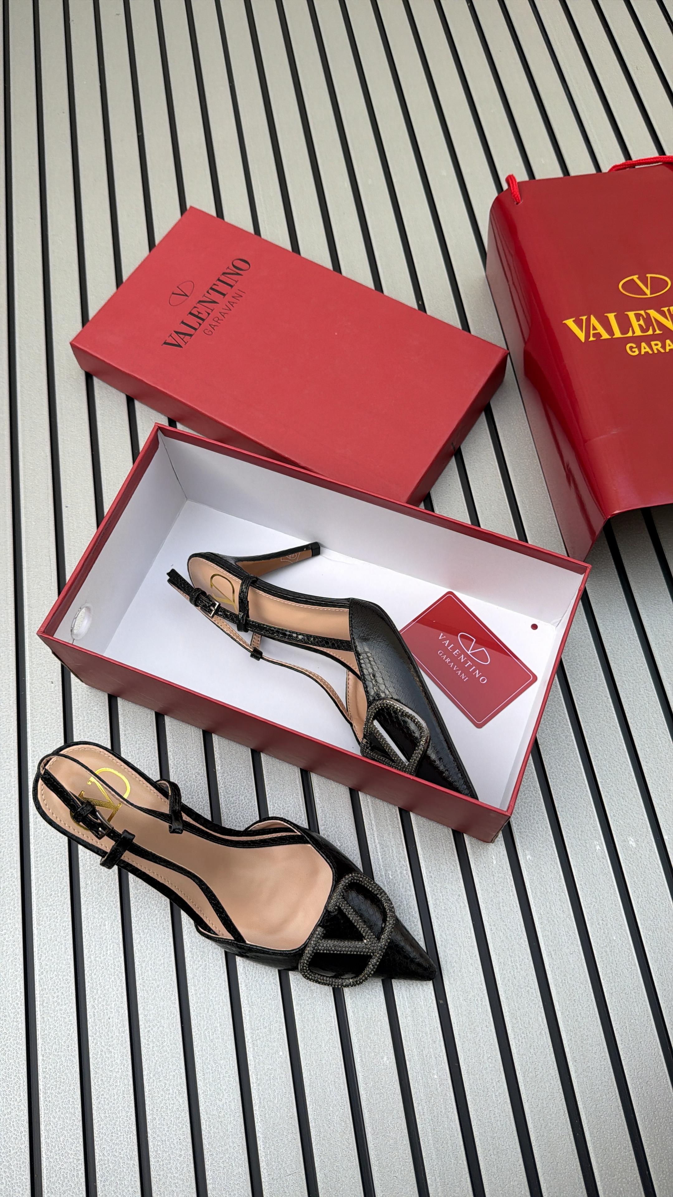 Valentino Garavani VLogo Signature slingback pumps