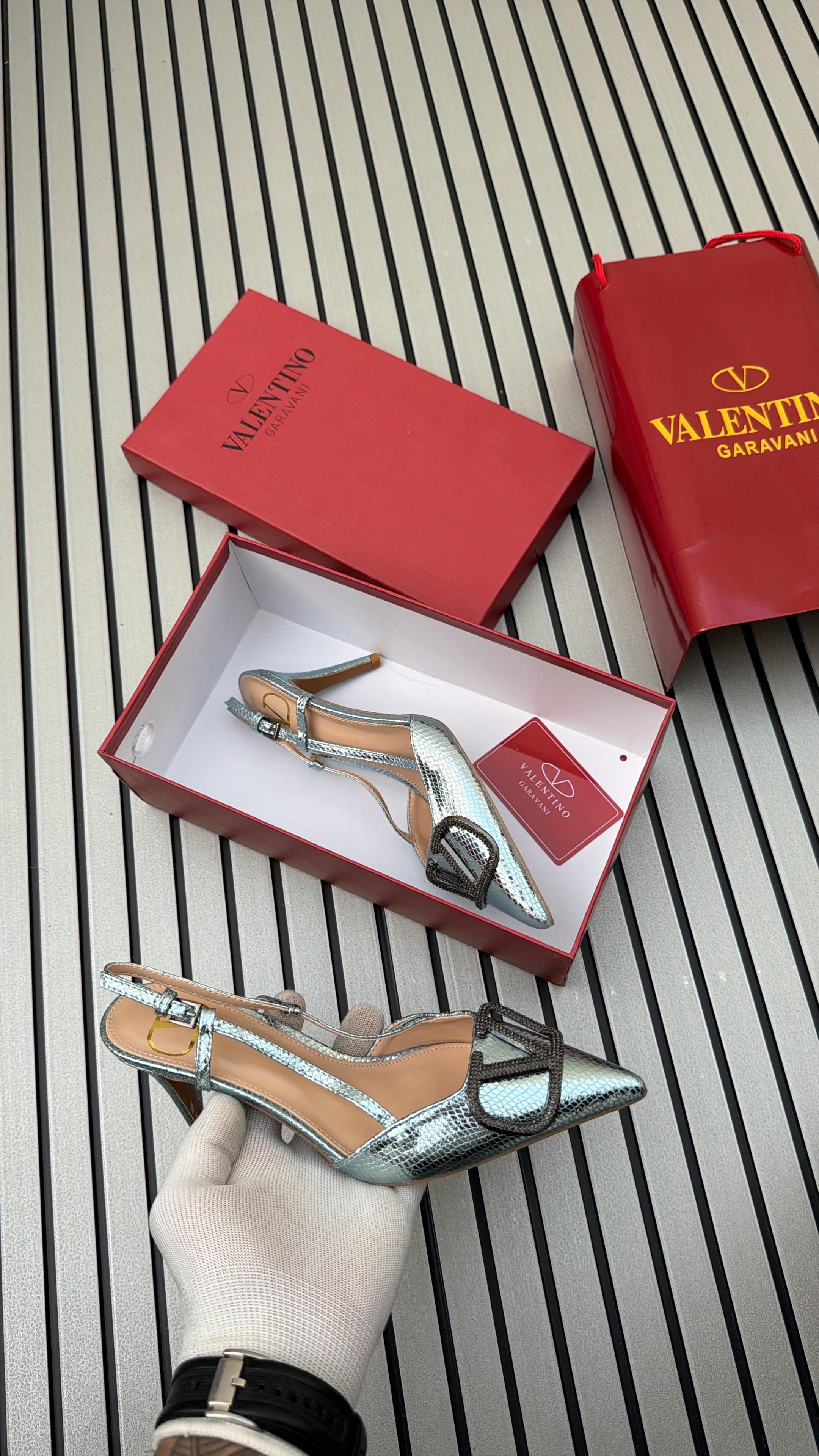 Valentino Garavani VLogo Signature slingback pumps