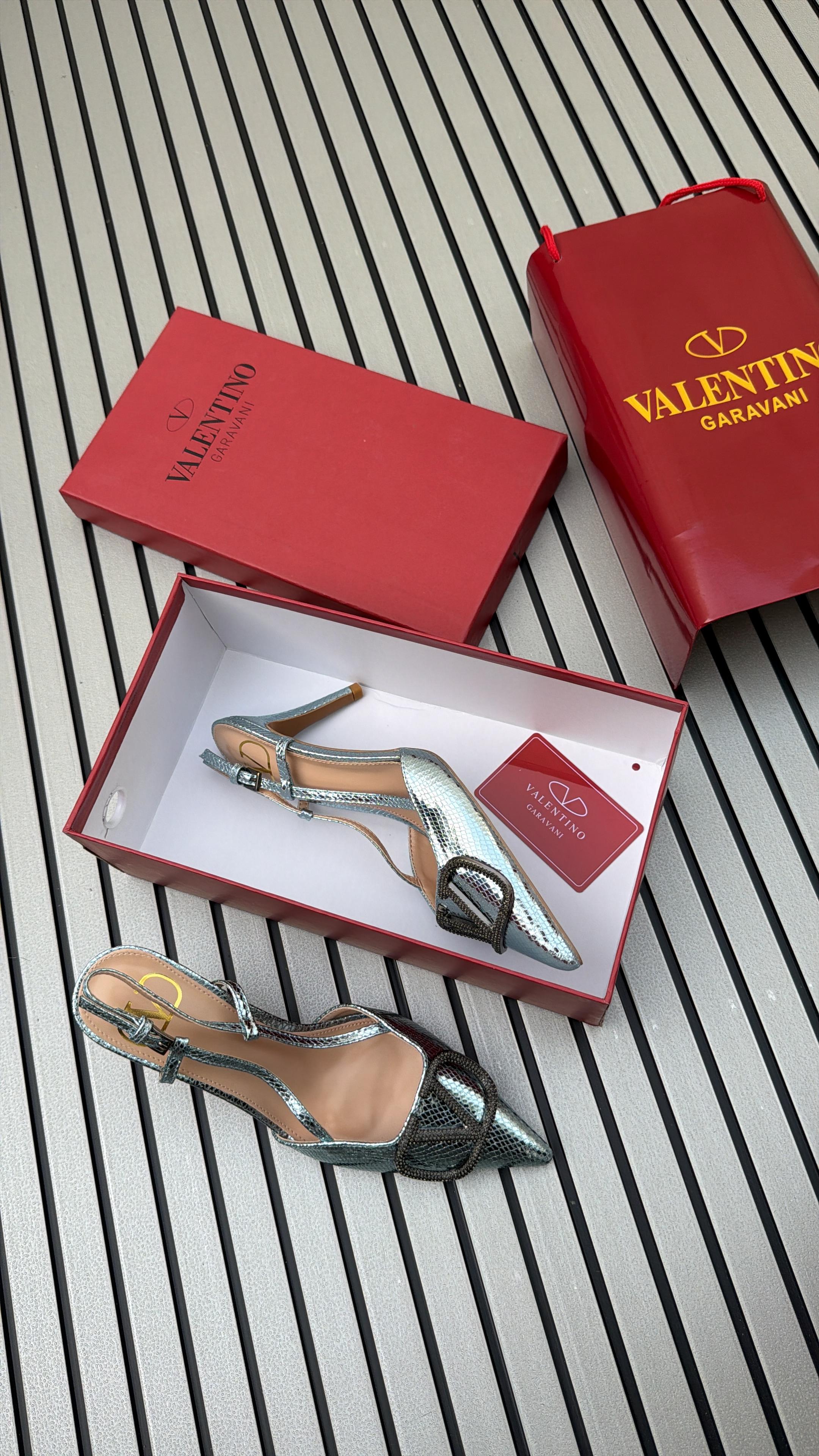 Valentino Garavani VLogo Signature slingback pumps