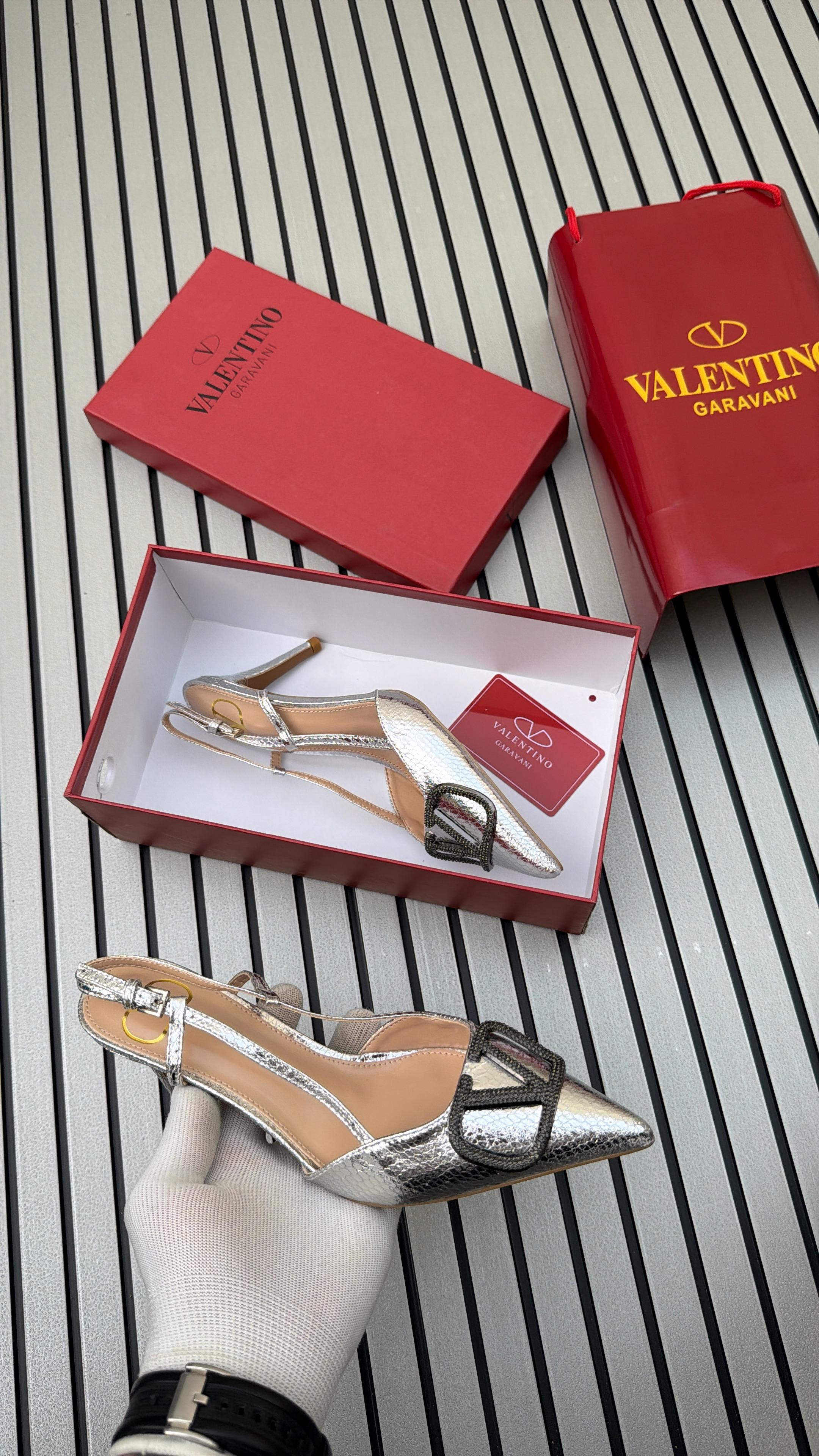 Valentino Garavani VLogo Signature slingback pumps