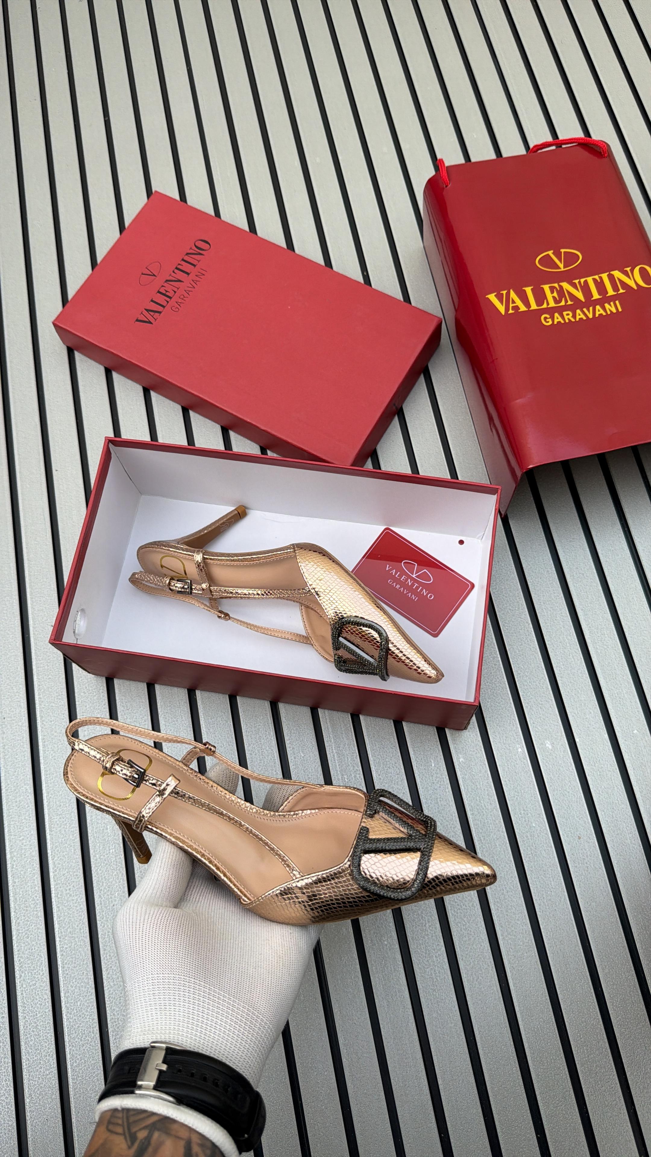 Valentino Garavani VLogo Signature slingback pumps