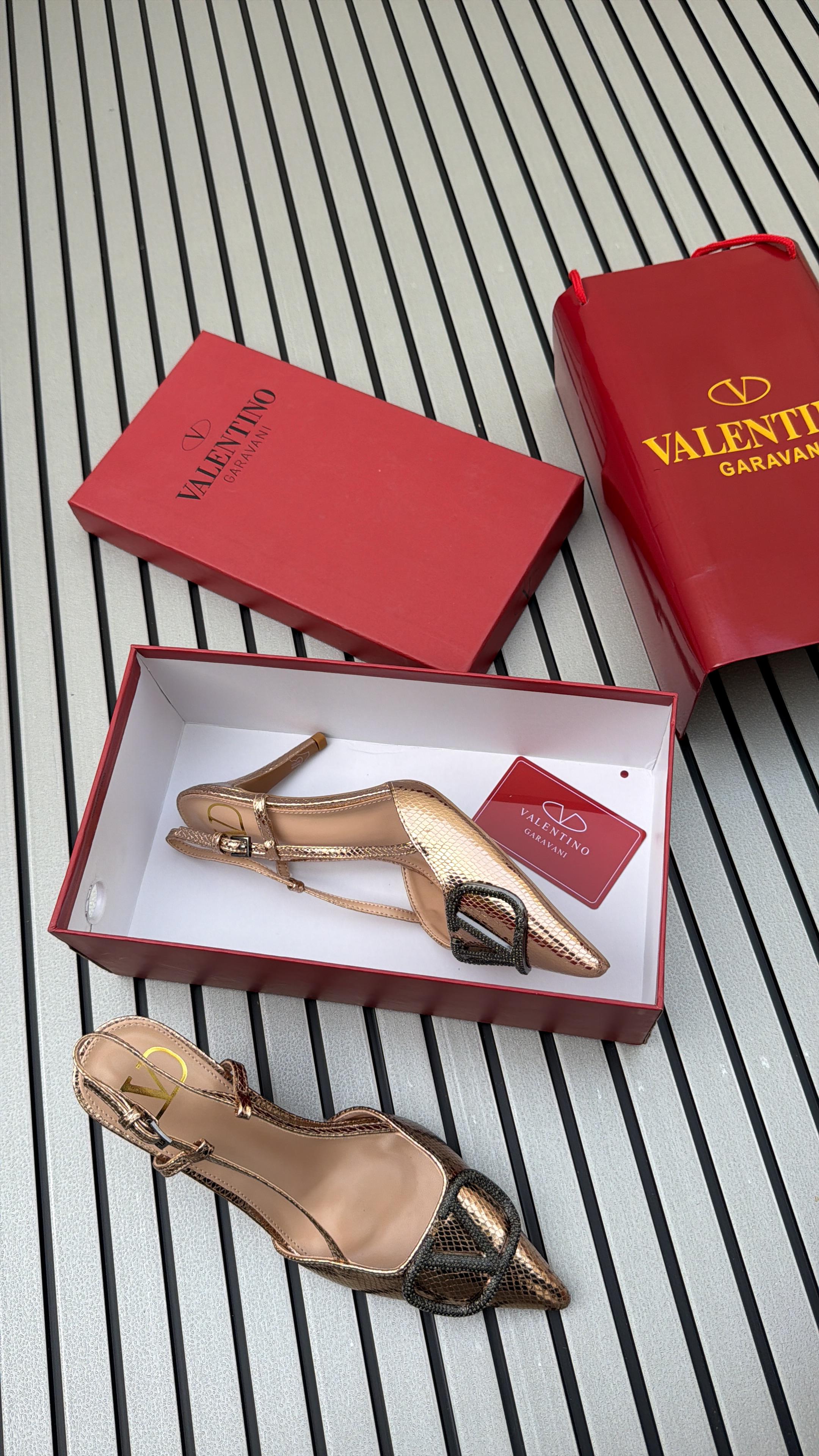 Valentino Garavani VLogo Signature slingback pumps