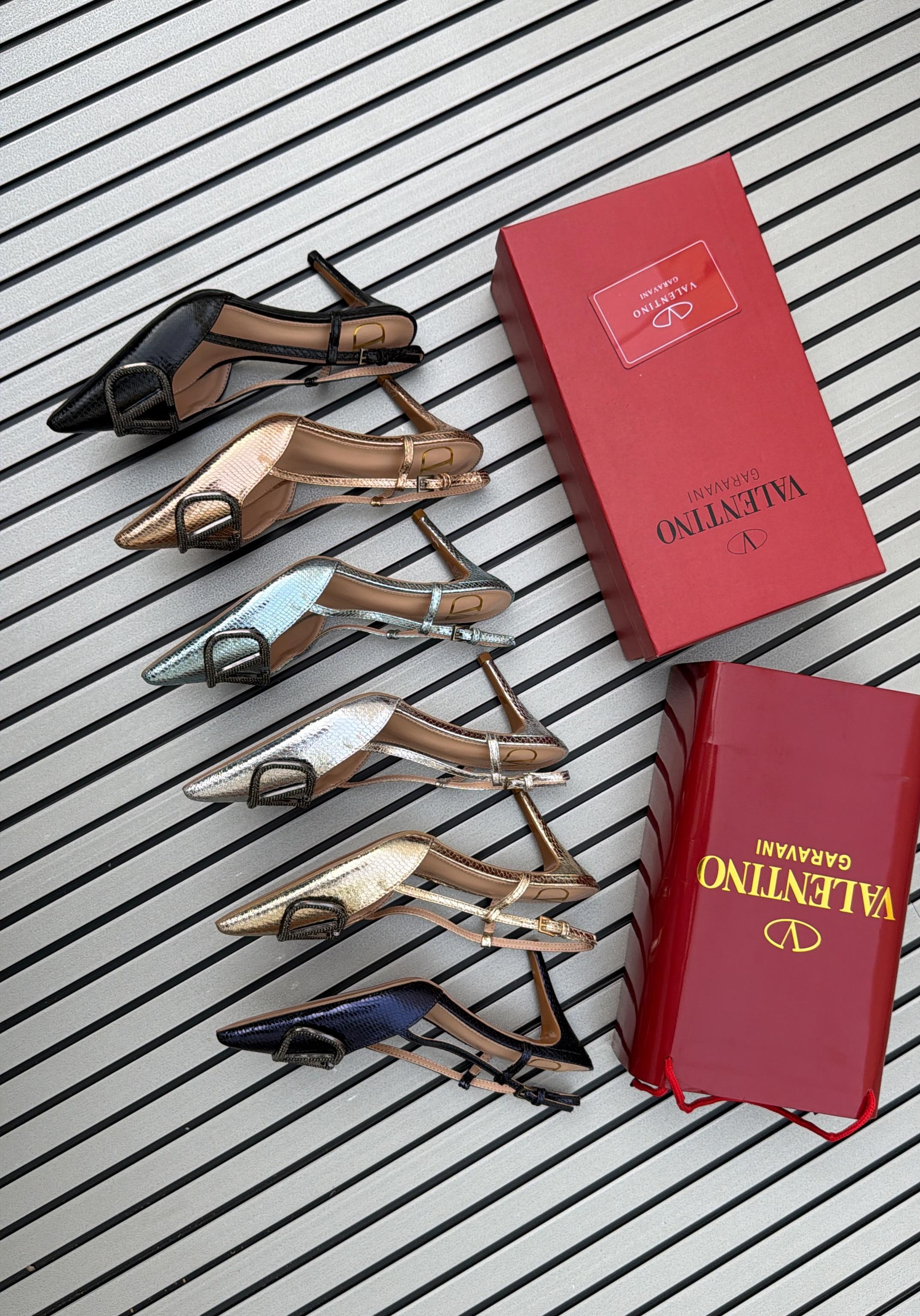 Valentino Garavani VLogo Signature slingback pumps
